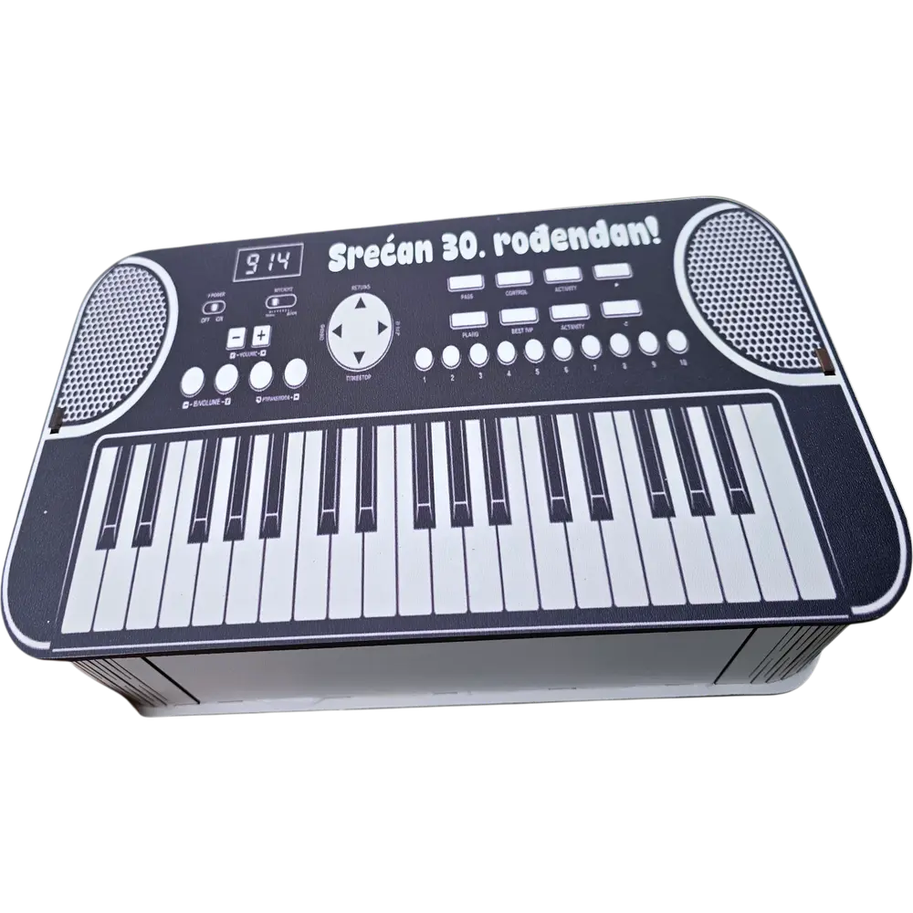 Poklon set za prave klavijaturiste. Set sa dve čašice i flašom