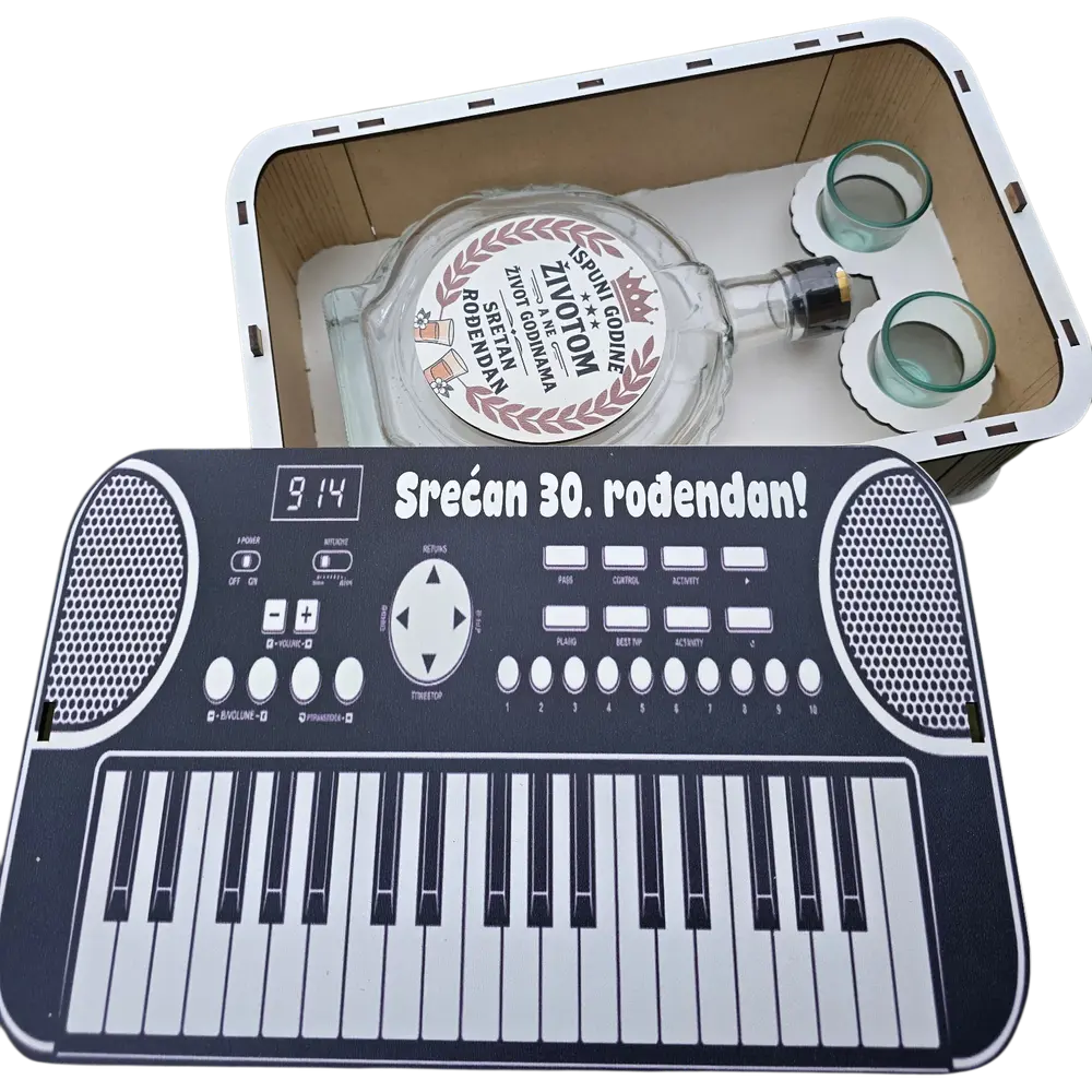 Poklon set za prave klavijaturiste. Set sa dve čašice i flašom